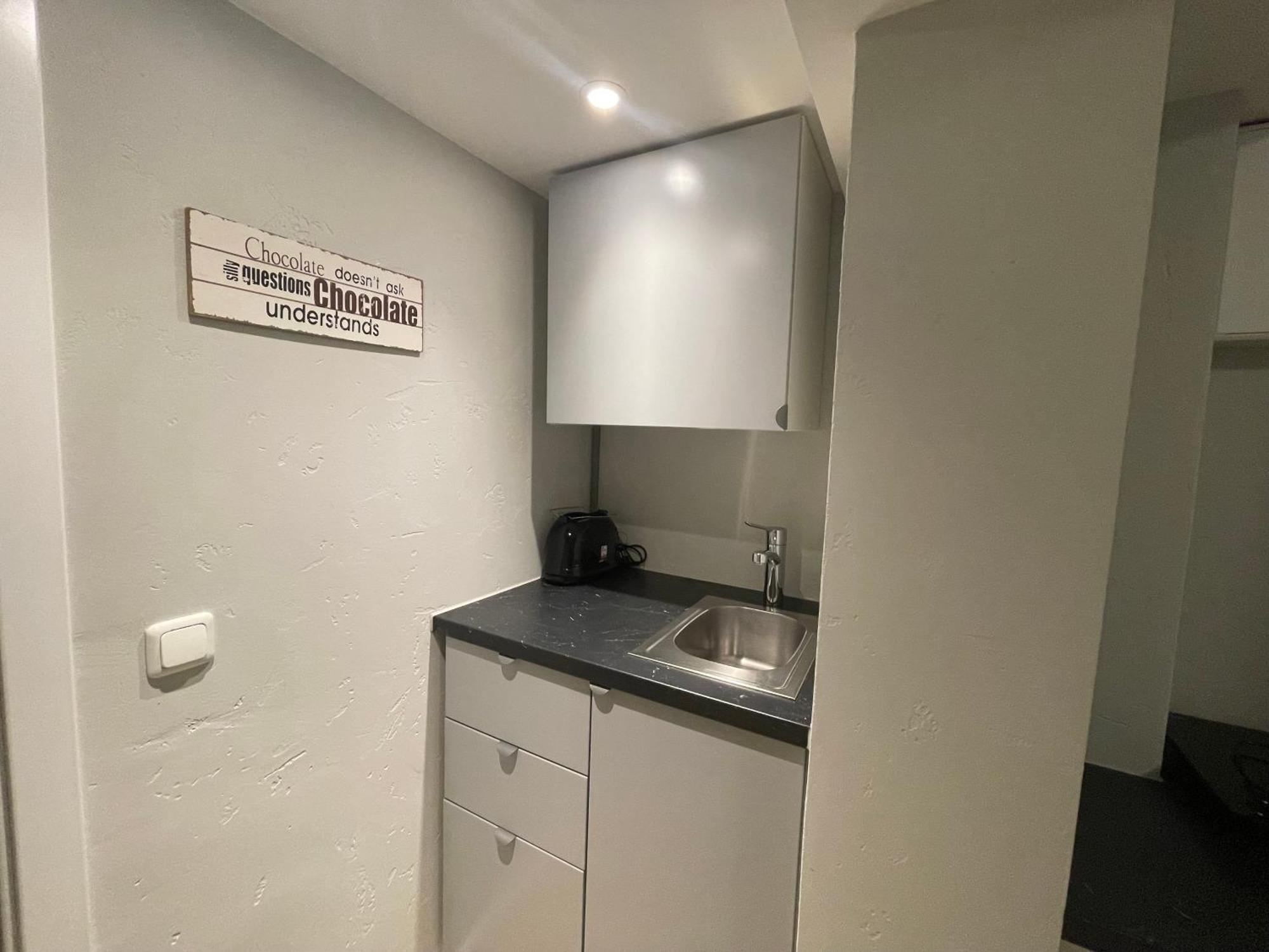 Suesses Kleines Und Zentrales Apartment Fuer Zwei Personen Mitten In Amburgo Esterno foto