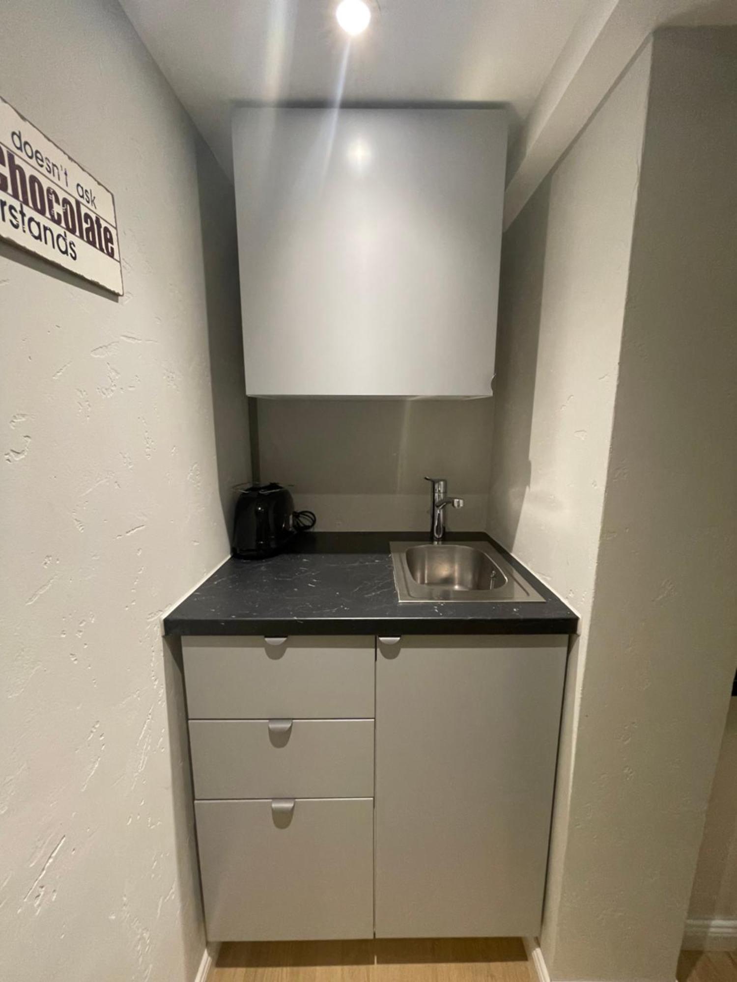 Suesses Kleines Und Zentrales Apartment Fuer Zwei Personen Mitten In Amburgo Esterno foto
